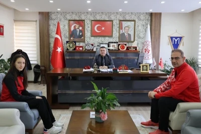 Bilecikli sporcu 300 metrede T&uuml;rkiye 3&rsquo;&uuml;nc&uuml;s&uuml; oldu
