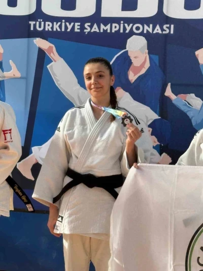 Bilecikli sporcu T&uuml;rkiye 3&rsquo;&uuml;nc&uuml;s&uuml; oldu
