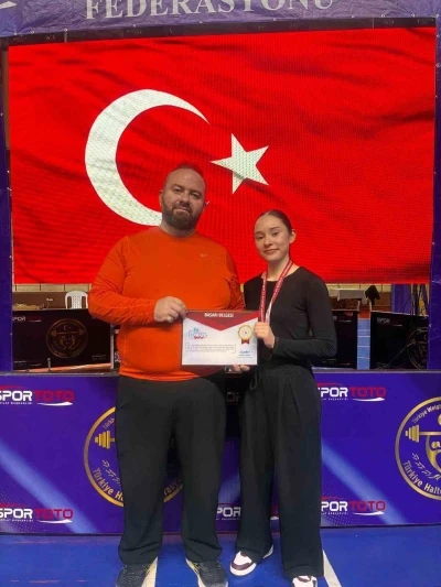 Bilecikli sporcu T&uuml;rkiye ikincisi oldu

