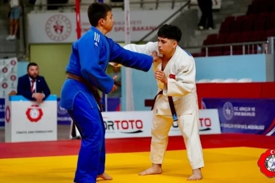 Bilecikli sporcu T&uuml;rkiye &uuml;&ccedil;&uuml;nc&uuml;s&uuml; oldu, Avrupa kupası bileti aldı
