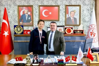 Bilecikli y&uuml;z&uuml;c&uuml; milli takım yolunda
