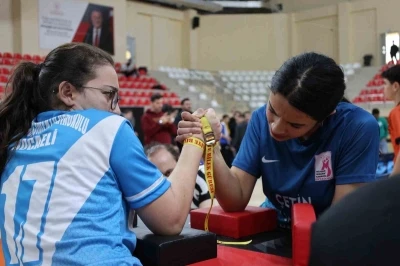 Bilek g&uuml;reşinde &ouml;d&uuml;ller sahiplerini buldu
