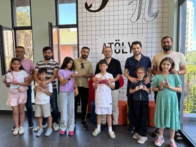 Bilim &Uuml;mraniye&rsquo;de babalar ve &ccedil;ocuklar kendi parf&uuml;mlerini tasarladı
