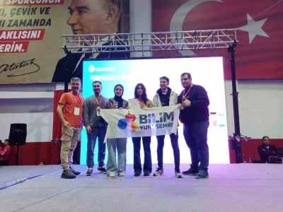 Bilim Yunusemre İzmir&rsquo;den 3 &ouml;d&uuml;lle d&ouml;nd&uuml;
