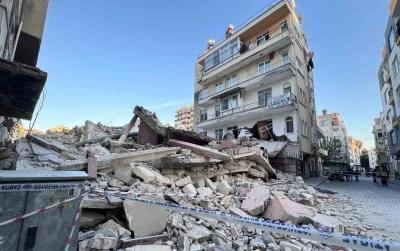 Bina yıkımı sırasında bitişik bina zarar g&ouml;rd&uuml;, facia ucuz atlatıldı
