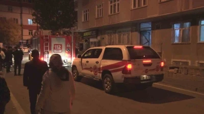 Binadaki fayans çatlağı paniğe neden oldu: bina sakinleri sokağa döküldü
