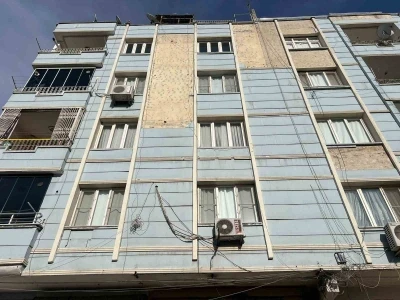 Binadan d&ouml;k&uuml;len par&ccedil;alar hastanelik etti
