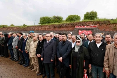 Bing&ouml;l&rsquo;de 33 şehit, 33&rsquo;&uuml;nc&uuml; yıld&ouml;n&uuml;m&uuml;nde dualarla anıldı
