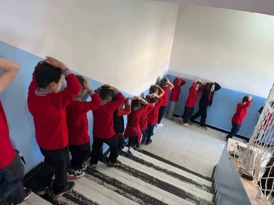 Bingöl’de 54 okulda eş zamanlı deprem tatbikatı
