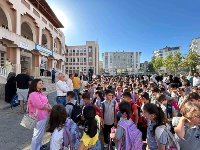 Bingöl’de 60 bin öğrenci ders başı yaptı
