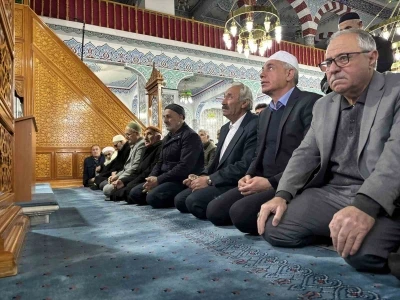 Bing&ouml;l&rsquo;de bayram namazı kılındı
