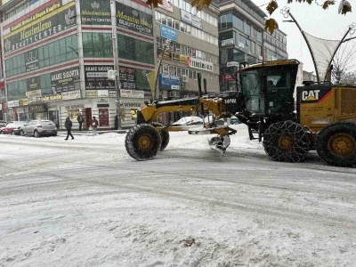 Bing&ouml;l&rsquo;de beklenen kar yağışı başladı
