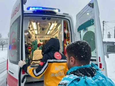 Bing&ouml;l&rsquo;de diyaliz hastası UMKE tarafından hastaneye ulaştırıldı
