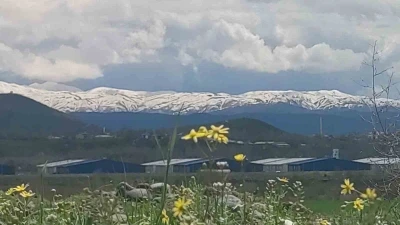 Bing&ouml;l&rsquo;de doğa iki mevsimi aynı karede buluşturdu
