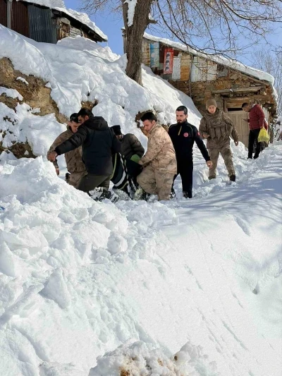 Bing&ouml;l&rsquo;de ekipler karbonmonoksit gazından zehirlenen şahıs i&ccedil;in seferber oldu
