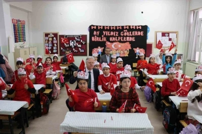 Bing&ouml;l&rsquo;de ikinci d&ouml;nemin ilk ders zili &lsquo;Bayrak Sevgisi&rsquo; ile &ccedil;aldı
