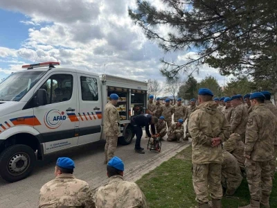 Bing&ouml;l&rsquo;de jandarma personeline enkazda arama kurtarma eğitimi
