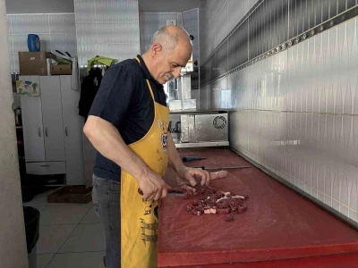 Bing&ouml;l&rsquo;de kasaplarda bayram yoğunluğu yaşandı
