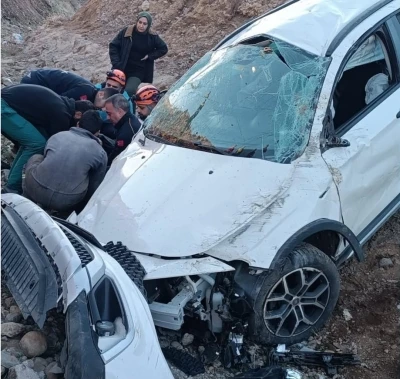 Bing&ouml;l&rsquo;de otomobil şarampole u&ccedil;tu: 2 yaralı
