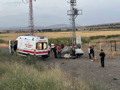 Bing&ouml;l&rsquo;de otomobil takla attı: 3 yaralı
