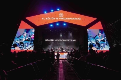 Bingöl’de &quot;Bir Anadolu Şenliği&quot; türkülerle devam etti
