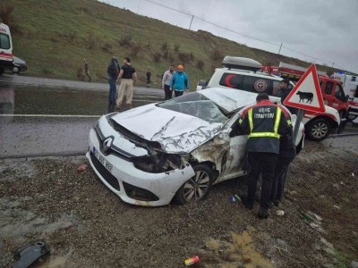 Bing&ouml;l&rsquo;de trafik kazası : 1 &ouml;l&uuml; 2 yaralı