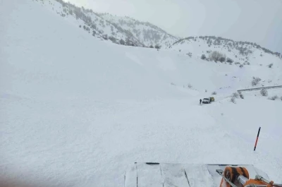 Bing&ouml;l&rsquo;de yola d&uuml;şen &ccedil;ığ ekipler tarafından temizlendi
