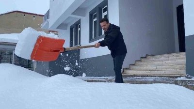 Bing&ouml;l genelinde kar yağışı etkisini s&uuml;rd&uuml;r&uuml;yor
