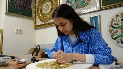 Binlerce &ccedil;ivi ve metrelerce bakır telle hayaller sanata d&ouml;n&uuml;ş&uuml;yor
