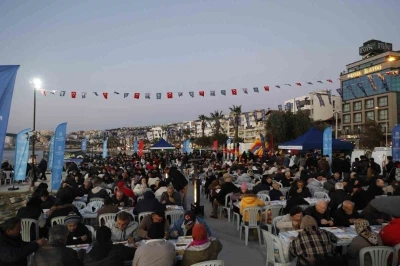 Binlerce vatandaş Aydın B&uuml;y&uuml;kşehir&rsquo;in iftar sofralarında buluşuyor
