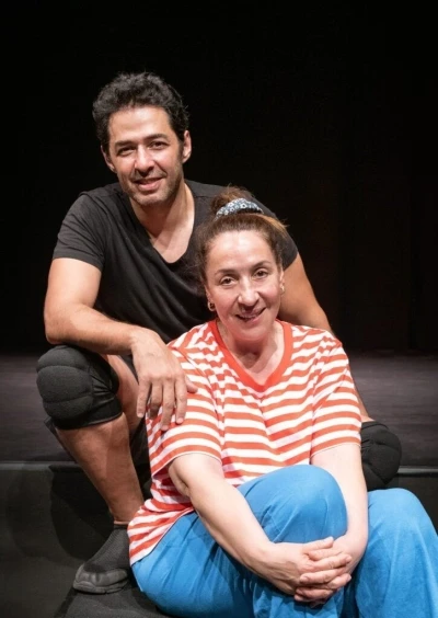 Binnur Kaya ve Mert Fırat, &quot;Açık Aile&quot; oyununu sahneleyecek
