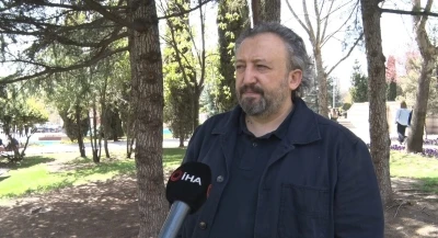 Bir Adam Yaratmak filminin y&ouml;netmeni &Ccedil;eri: "G&uuml;n&uuml;m&uuml;z insanı &ccedil;ok fazla bir şekilde kendine zarar verecek i&ccedil; &ccedil;atışmaları yaşıyor"
