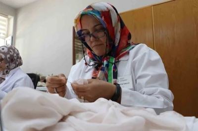 Bir iğne ve bir iplikle k&uuml;lt&uuml;r mirasını geleceğe taşıyorlar
