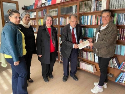 Bir ömrün bilgisi raflarda: Kürkçüoğlu’ndan 800 kitaplık bağış
