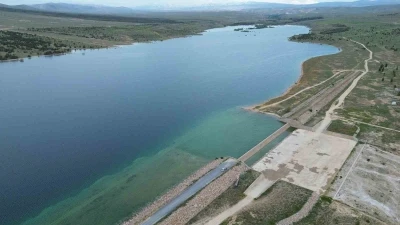Bir yıl &ouml;nce kuruyan baraj, son yağışlarla birlikte tamamen doldu
