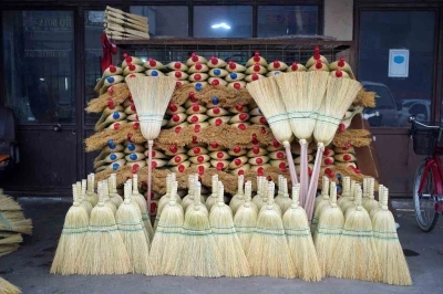 Bir zamanların vazge&ccedil;ilmeziydi, şimdi yok oluyor: Ot s&uuml;p&uuml;rgelerde son ustalar
