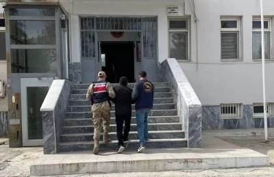 Birecik&rsquo;te g&ouml;&ccedil;men ka&ccedil;ak&ccedil;ısı yakalandı
