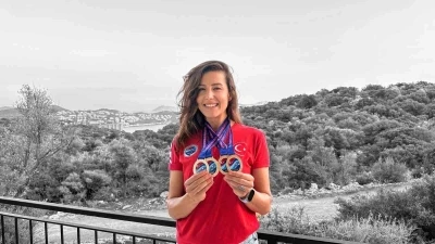 Birg&uuml;l Erken&rsquo;den Finlandiya&rsquo;da buzun altında rekor
