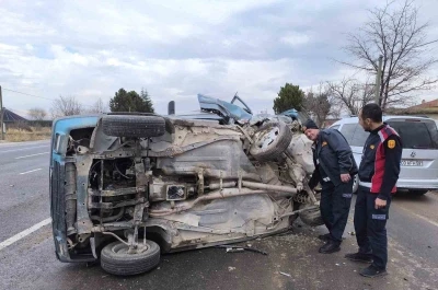 Biri Fiat Tofaş iki otomobilin çarpıştığı kazada 4 kişi yaralandı

