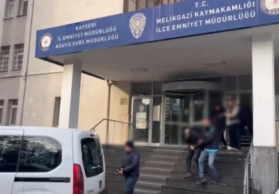 Birlikte oldukları iş adamlarının g&ouml;r&uuml;nt&uuml;lerini kaydederek şantaj yapan &ccedil;ete &ccedil;&ouml;kertildi
