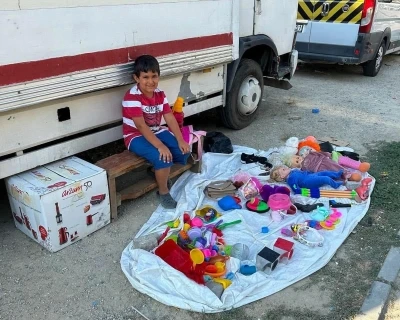 Bisiklet parası kazanmak için tezgah açan çocuklar, hayallerine erken kavuştu

