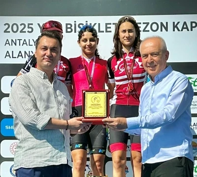 Bisikletin altın kızı Buse sezonu zirvede tamamladı

