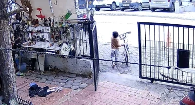 Bisikletini çalan çocuklara üzülen adam &quot;İsteselerdi verirdim, böyle yapmalarına üzüldüm&quot; dedi

