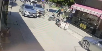 Bisikletiyle aniden yola &ccedil;ıkan &ccedil;ocuğa otomobil &ccedil;arptı
