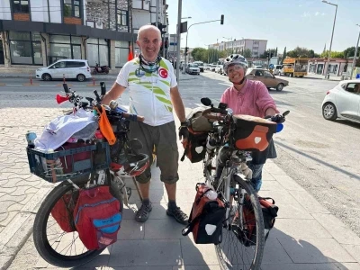 Bisikletle Türkiye turu yapan emekli çift Karapınar’da
