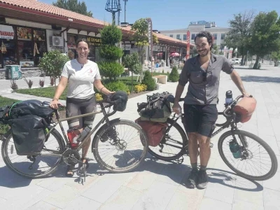 Bisikletleriyle Türkiye turu yapan Kanadalı ikili Karapınar’da
