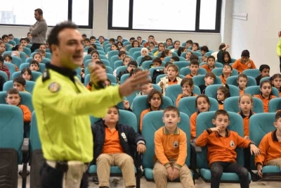 Bitlis Emniyet Müdürlüğünden çocuklara trafik eğitimi
