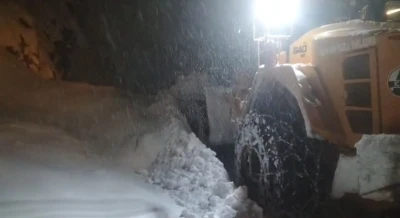 Bitlis-Hizan karayolunda &ccedil;ığ: Ulaşım kontroll&uuml; olarak sağlanıyor
