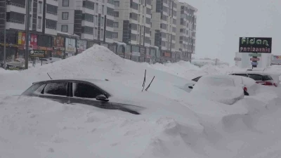Bitlis kara g&ouml;m&uuml;ld&uuml;, 335 k&ouml;y yolu kapalı

