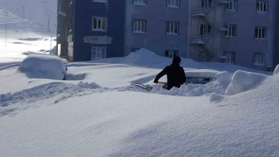 Bitlis&rsquo;te kar altında kalan ara&ccedil;lar g&uuml;&ccedil;l&uuml;kle bulundu

